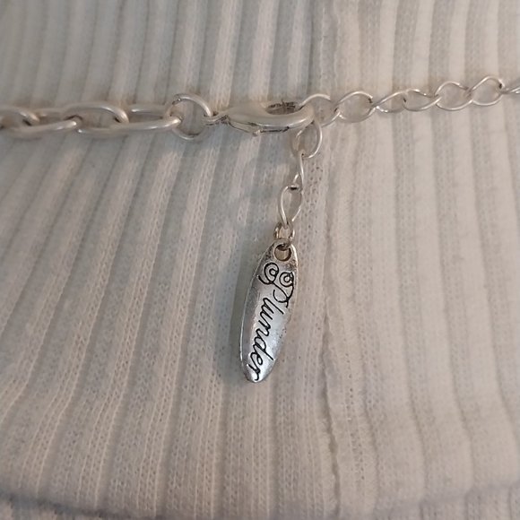 2951 Plunder Long Gold Link Chain With A Gold Yarn Embellished Pendent. - Picture 5 of 7